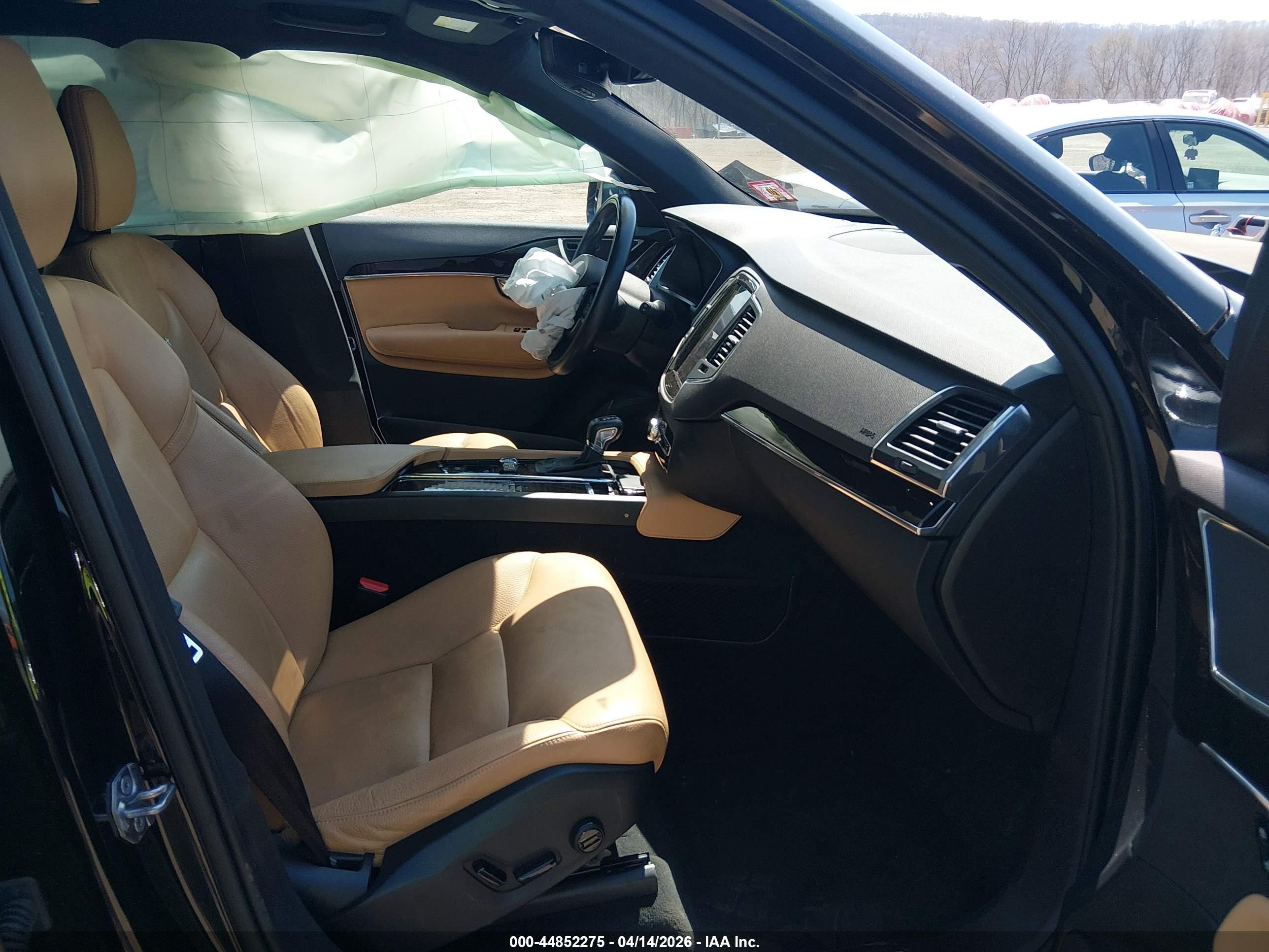 2019 Volvo Xc90 T6 Momentum Black vin: YV4A22PK8K1483099