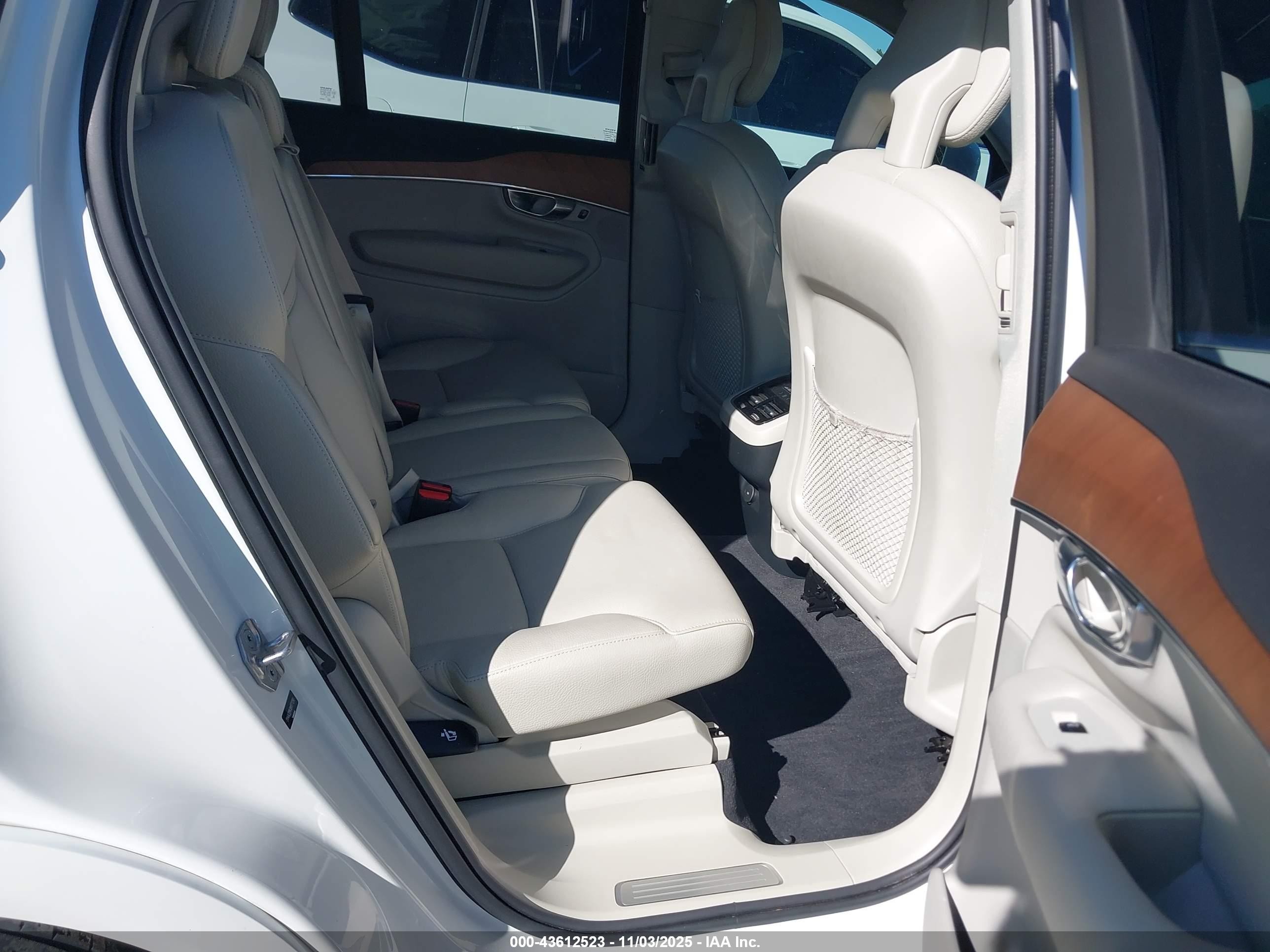 2021 Volvo Xc90 T6 Momentum 7 Passenger Белый vin: YV4A22PKXM1771290