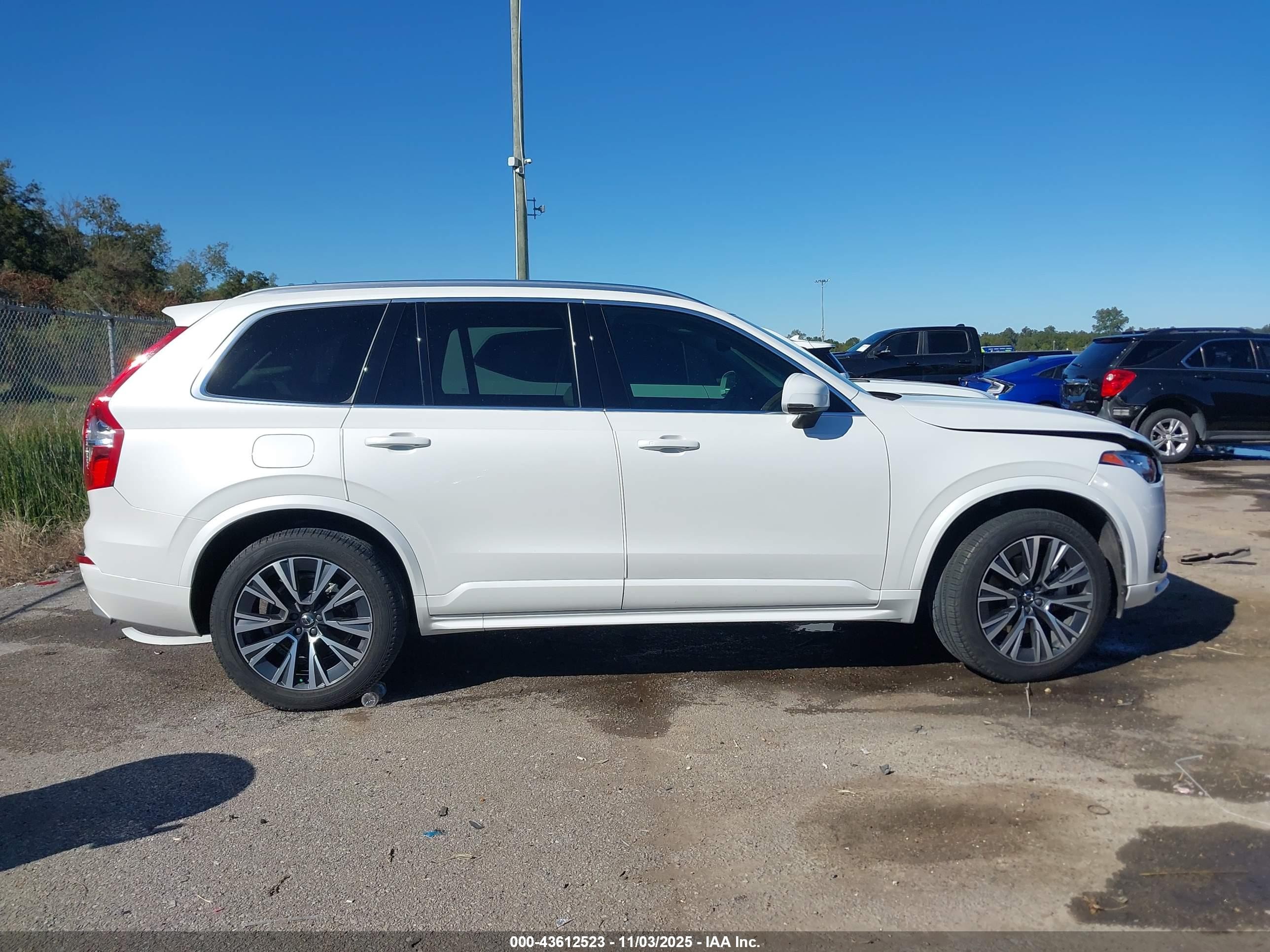 2021 Volvo Xc90 T6 Momentum 7 Passenger Белый vin: YV4A22PKXM1771290