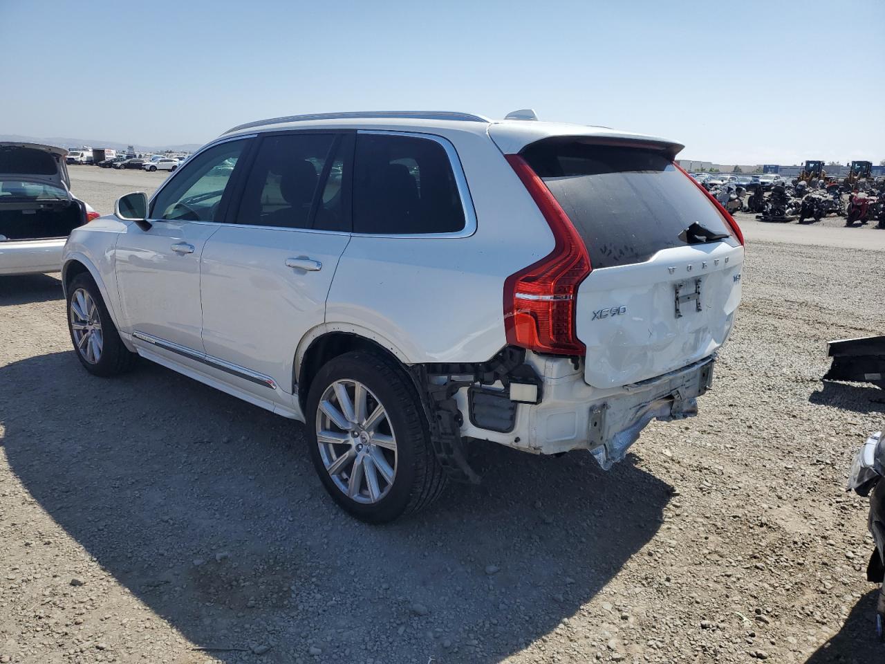 2017 Volvo Xc90 T6 White vin: YV4A22PL0H1152650