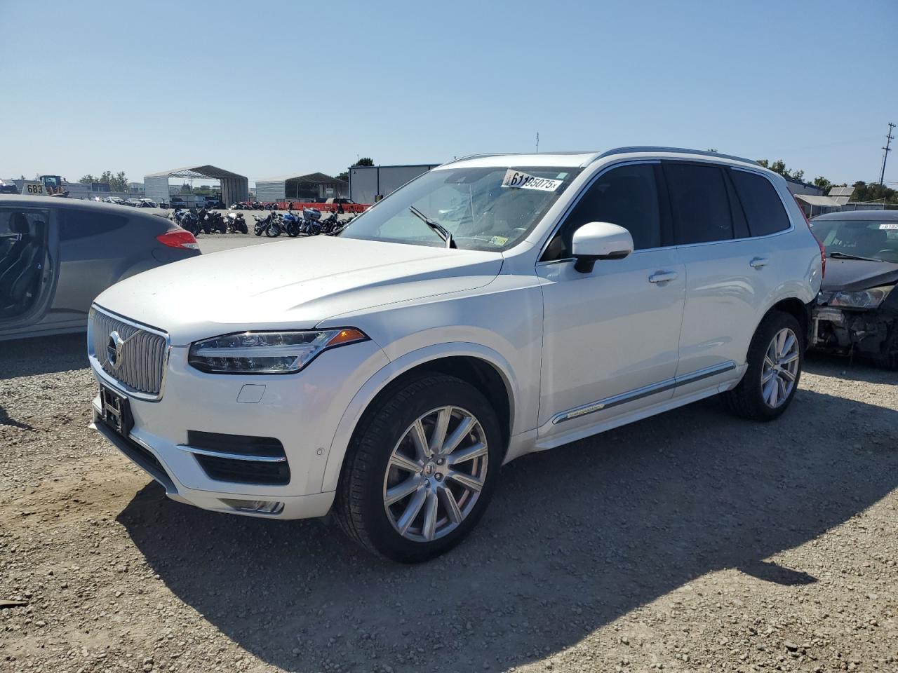 2017 Volvo Xc90 T6 White vin: YV4A22PL0H1152650