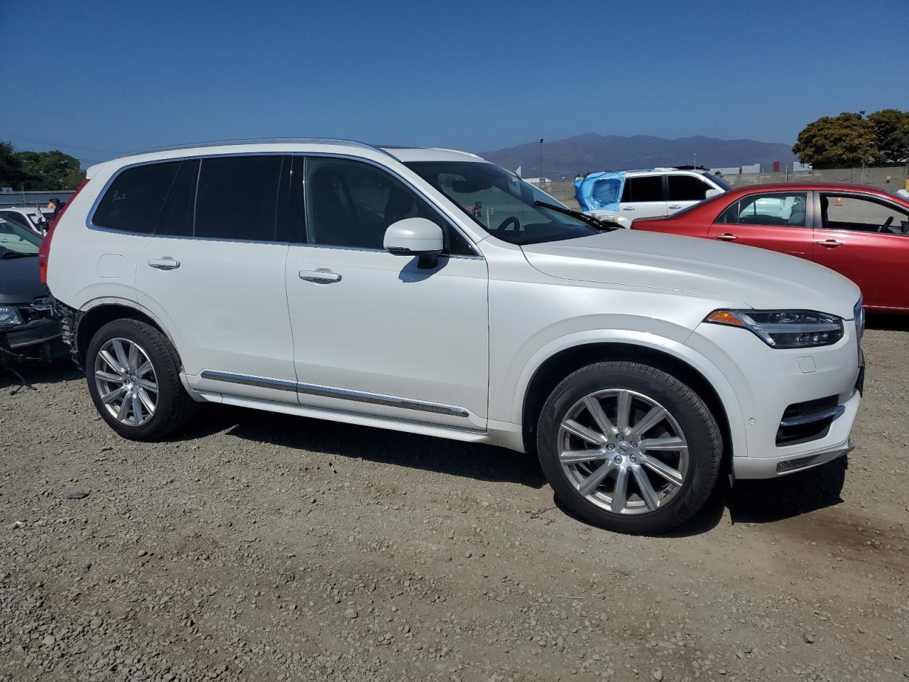 2017 Volvo Xc90 T6 White vin: YV4A22PL0H1152650