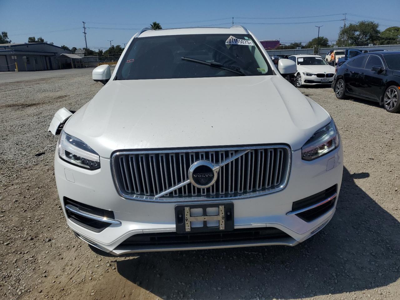 2017 Volvo Xc90 T6 White vin: YV4A22PL0H1152650