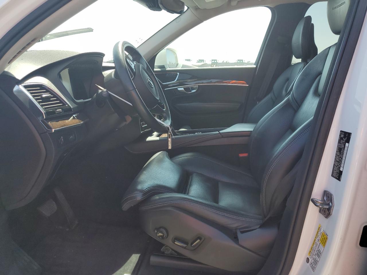 2017 Volvo Xc90 T6 White vin: YV4A22PL0H1152650