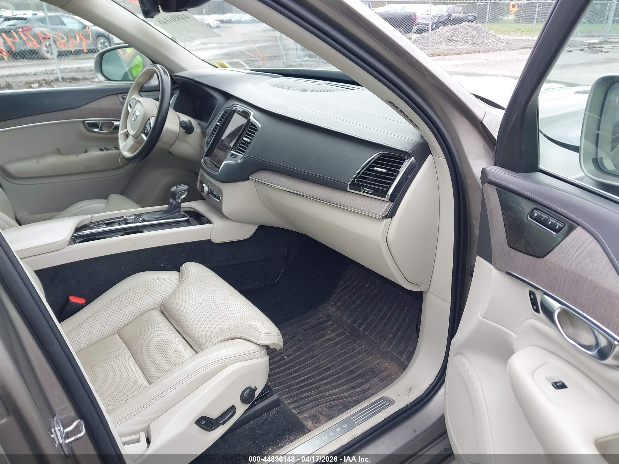 2021 Volvo Xc90 T6 Inscription 7 Passenger Gray vin: YV4A22PL5M1702676
