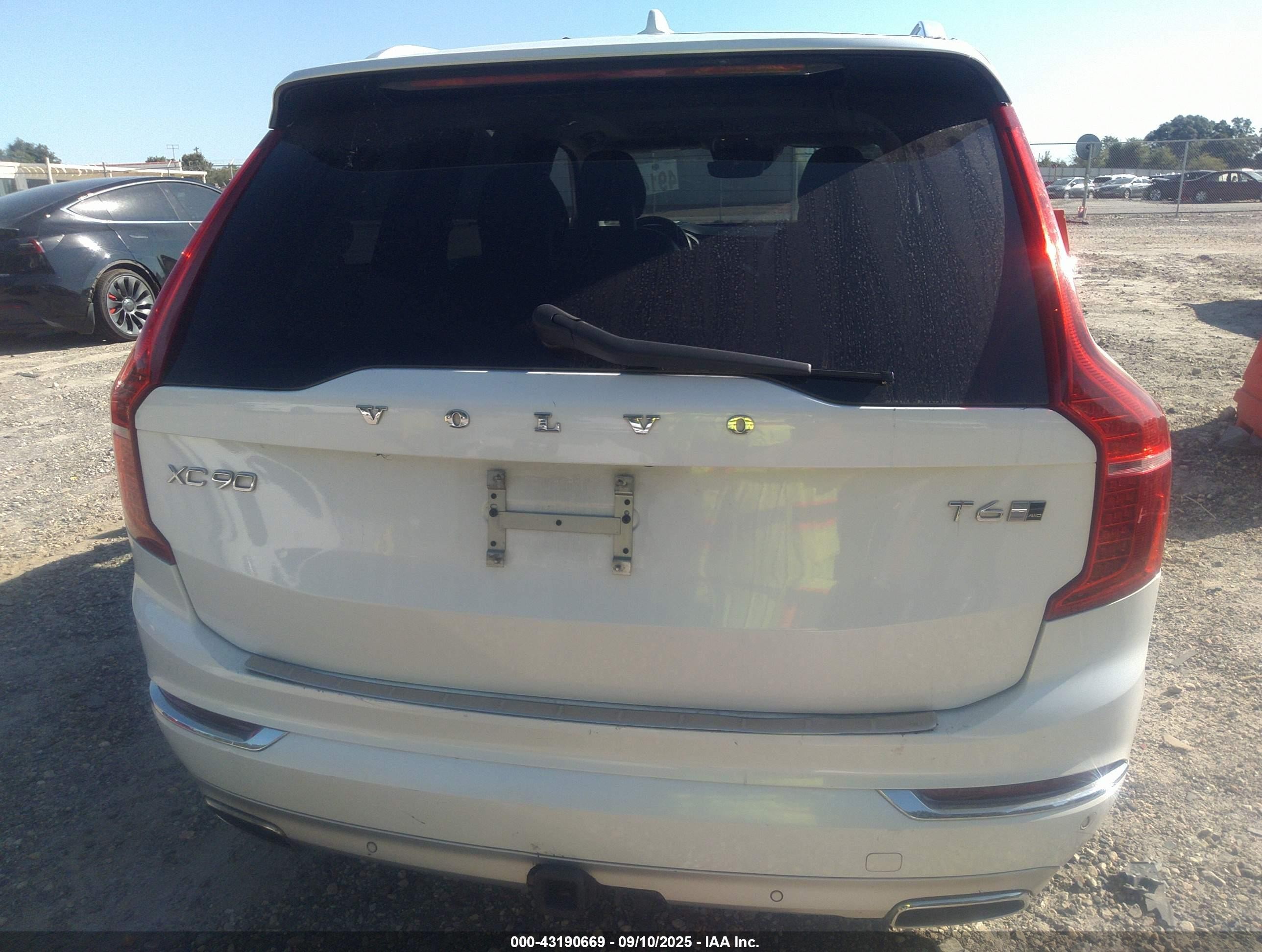 2017 Volvo Xc90 T6 Inscription White vin: YV4A22PL9H1137841