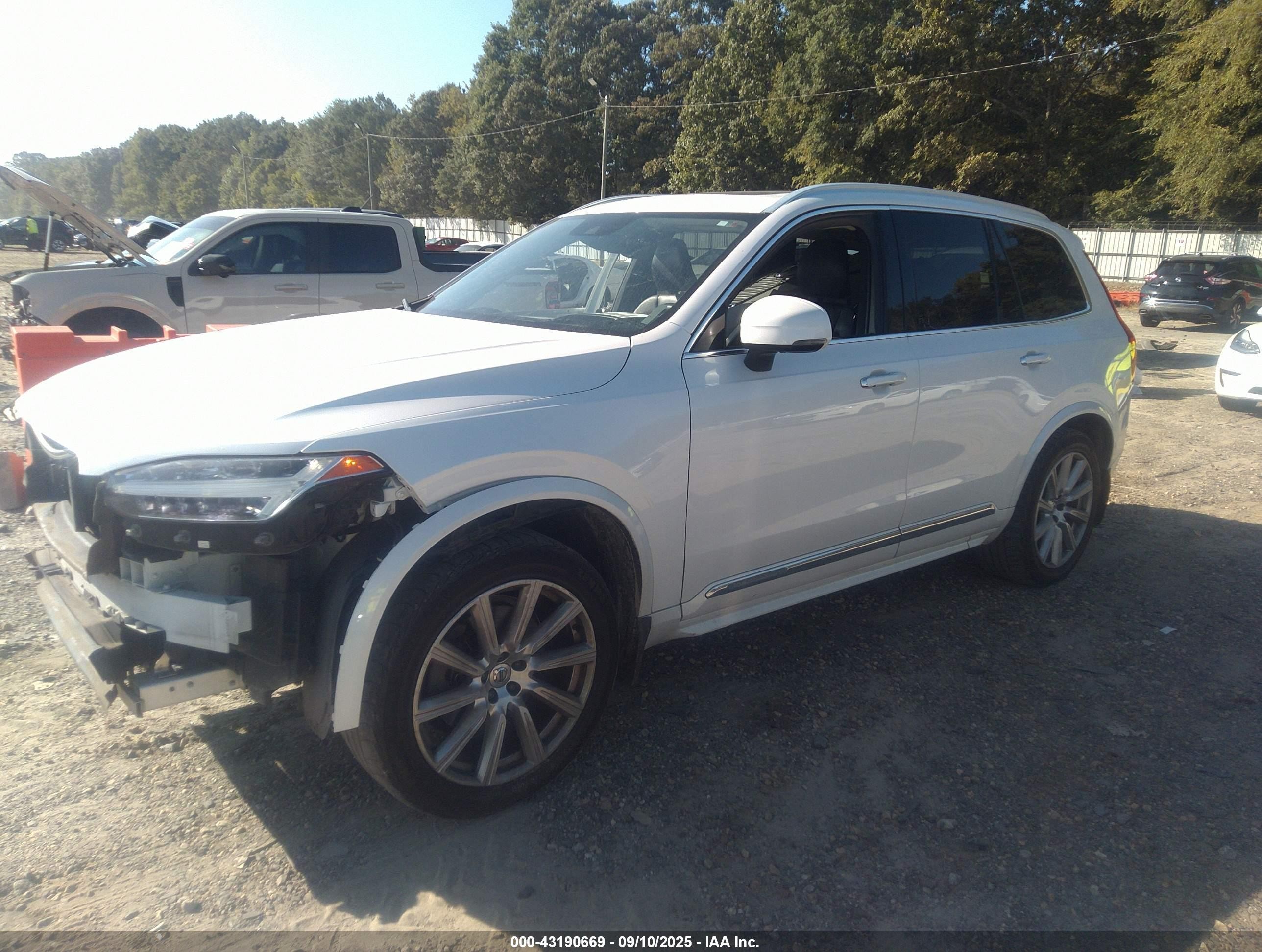 2017 Volvo Xc90 T6 Inscription White vin: YV4A22PL9H1137841