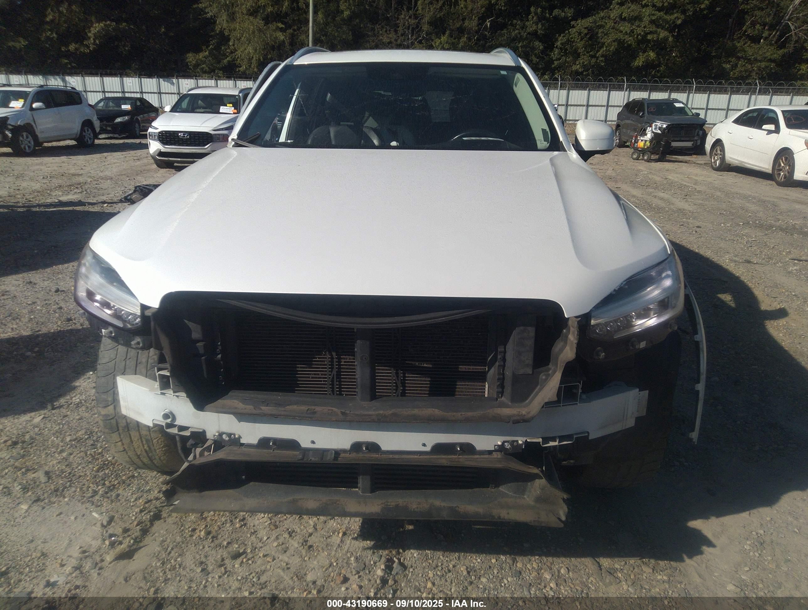 2017 Volvo Xc90 T6 Inscription White vin: YV4A22PL9H1137841