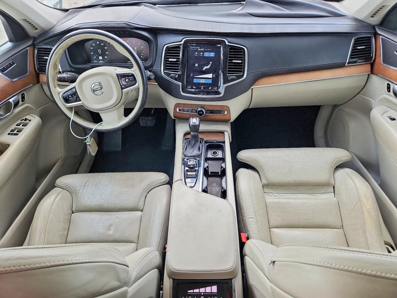 2017 Volvo Xc90 T6 White vin: YV4A22PL9H1182326