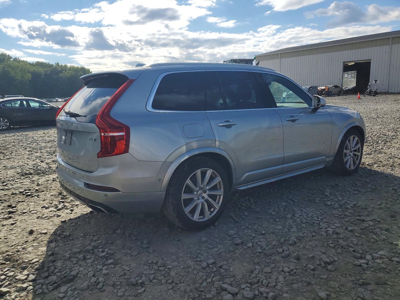 2016 Volvo Xc90 T6 Silver vin: YV4A22PMXG1035827