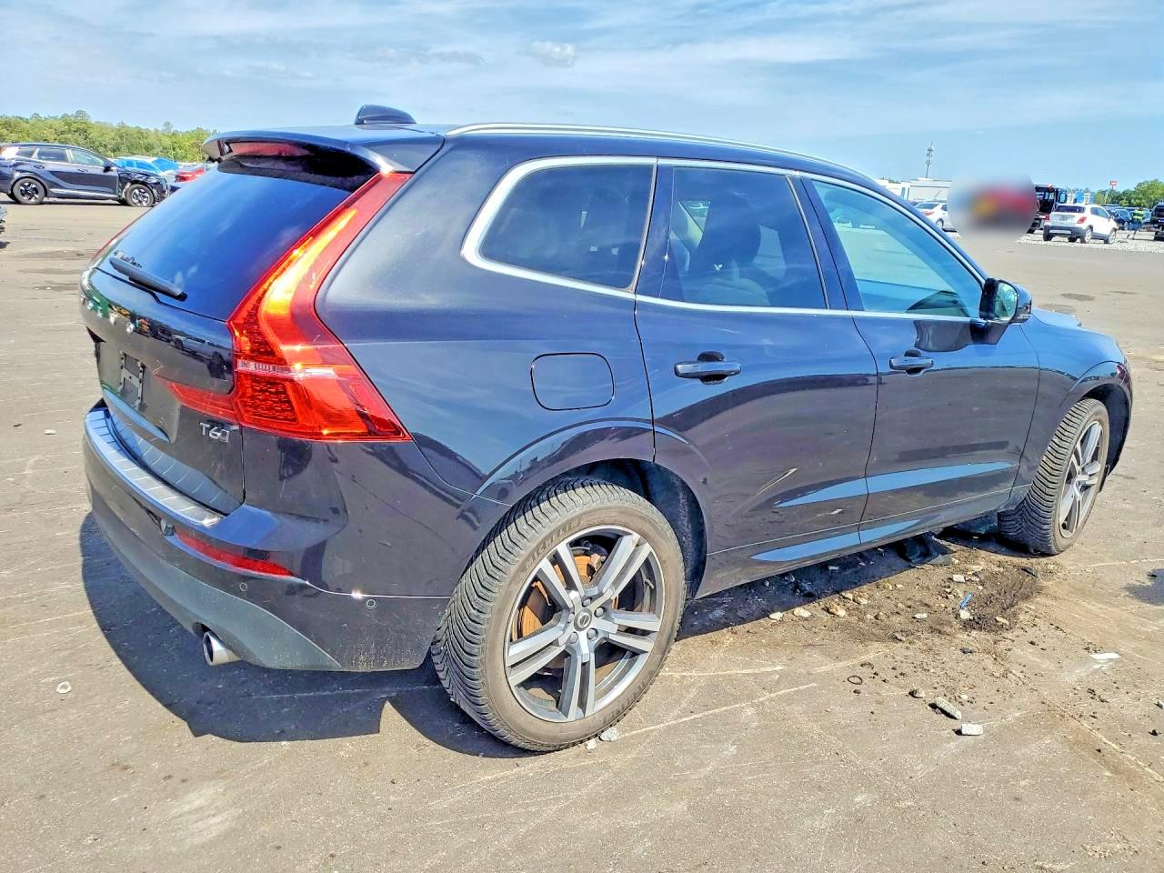 2018 Volvo Xc60 T6 Momentum Black vin: YV4A22RK1J1027568