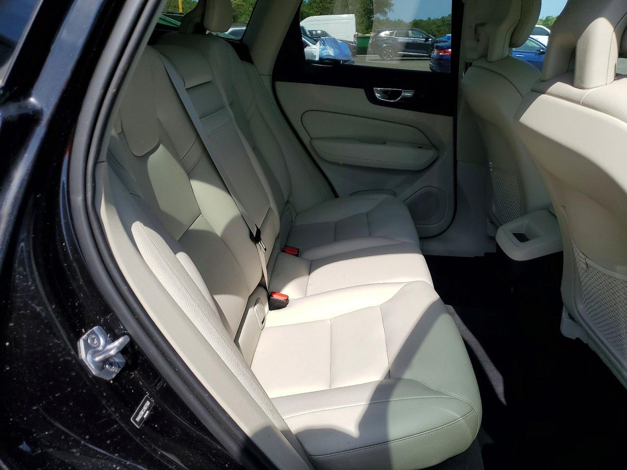 2018 Volvo Xc60 T6 Momentum Black vin: YV4A22RK1J1027568
