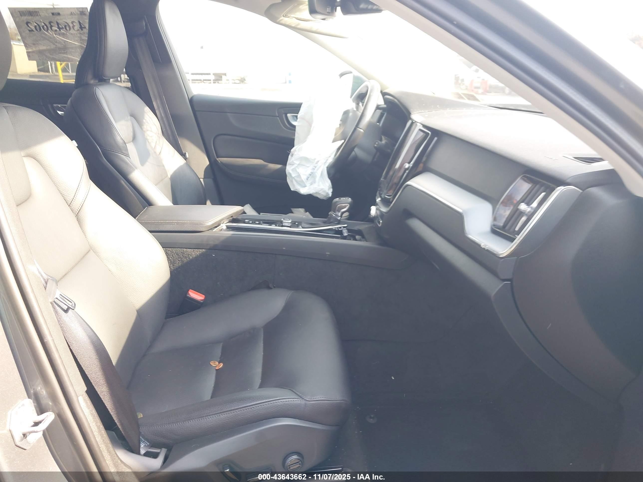 2020 Volvo Xc60 T6 Momentum Gray vin: YV4A22RK7L1410322