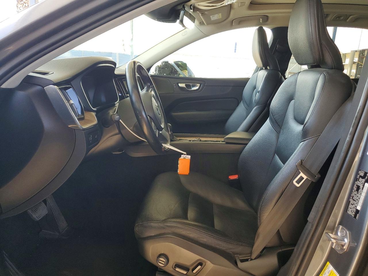 2021 Volvo Xc60 T6 Momentum Silver vin: YV4A22RK7M1765282