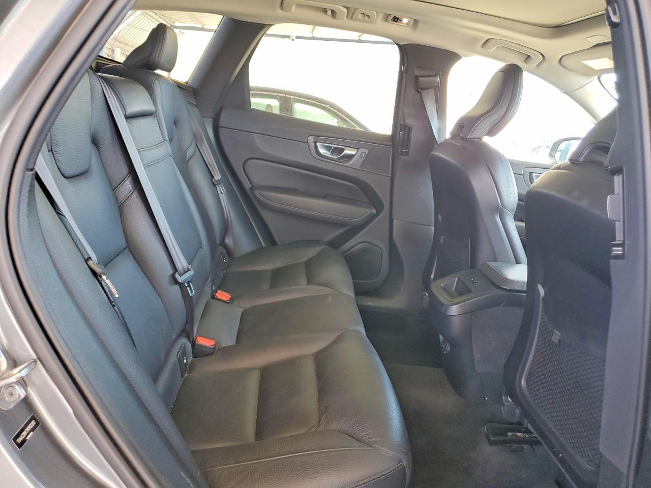 2021 Volvo Xc60 T6 Momentum Silver vin: YV4A22RK7M1765282