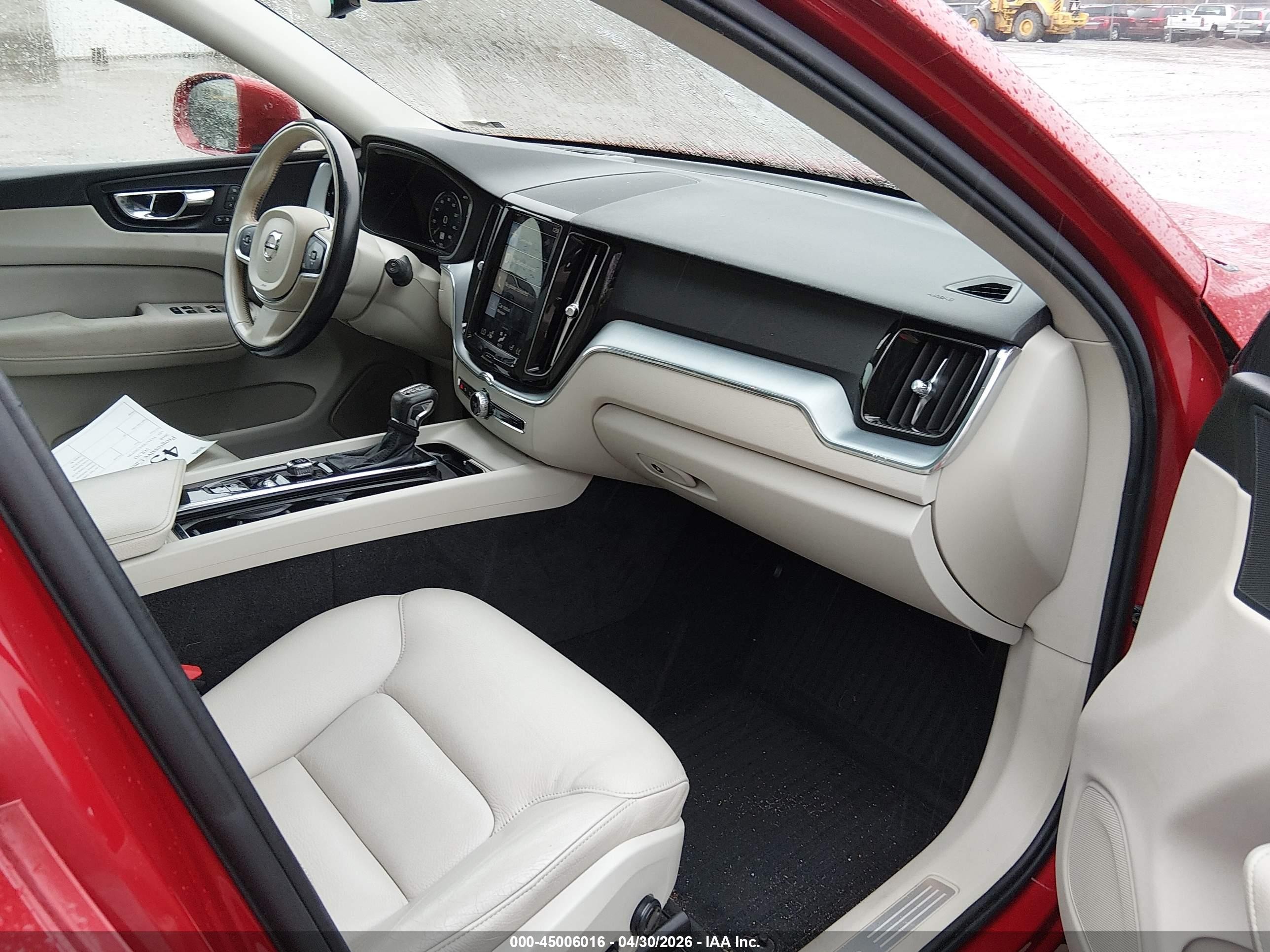2018 Volvo Xc60 T6 Momentum Red vin: YV4A22RKXJ1025589