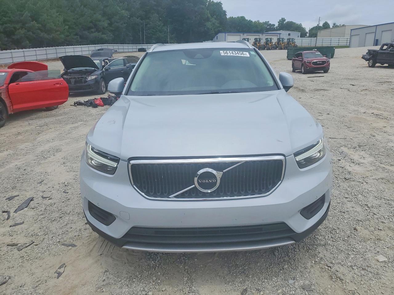 2020 Volvo Xc40 T4 Momentum Серебряный vin: YV4AC2HK3L2173773