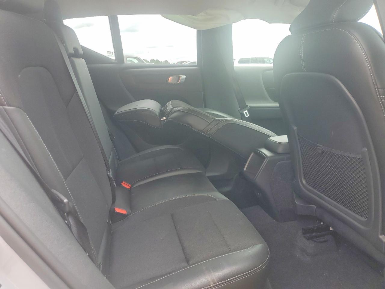 2020 Volvo Xc40 T4 Momentum Серебряный vin: YV4AC2HK3L2173773