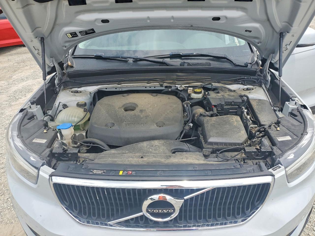 2020 Volvo Xc40 T4 Momentum Серебряный vin: YV4AC2HK3L2173773