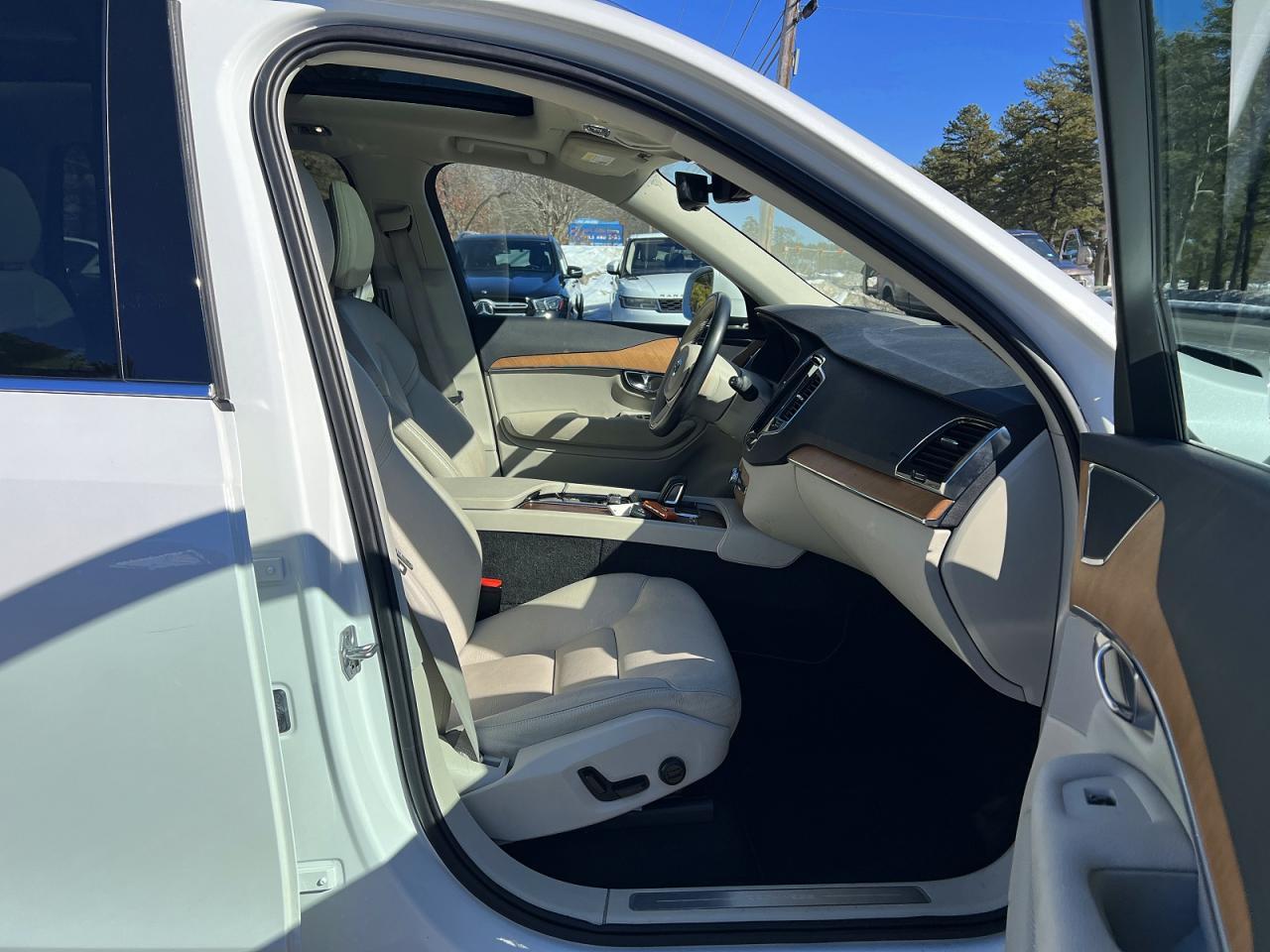 2021 Volvo Xc90 T8 Recharge Inscription Express White vin: YV4BR0CK7M1700459
