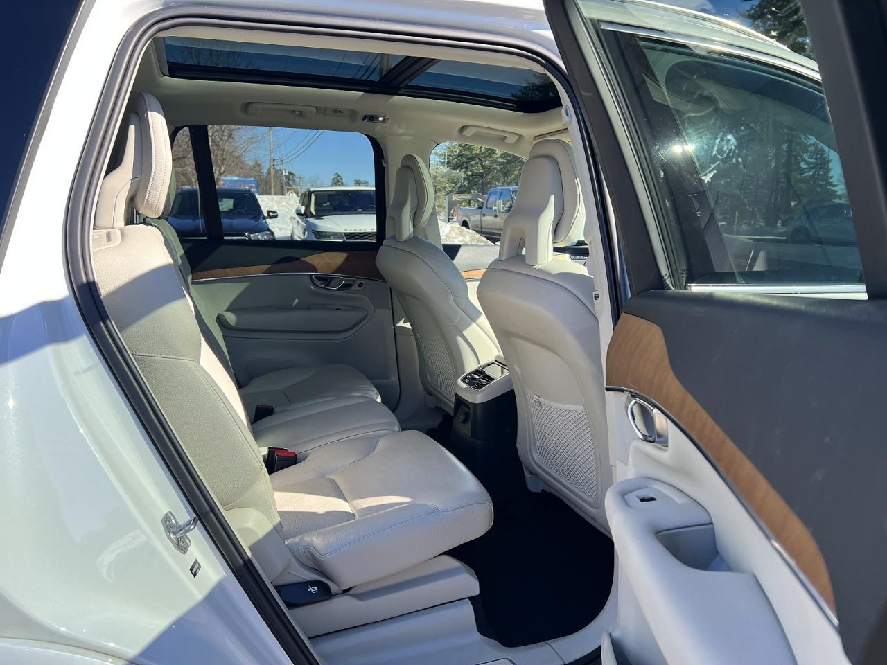 2021 Volvo Xc90 T8 Recharge Inscription Express White vin: YV4BR0CK7M1700459
