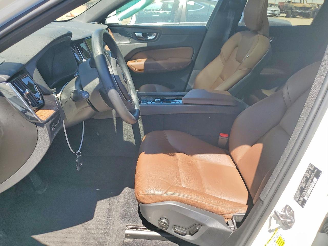 2022 Volvo Xc60 Белый vin: YV4BR0DK3N1921475