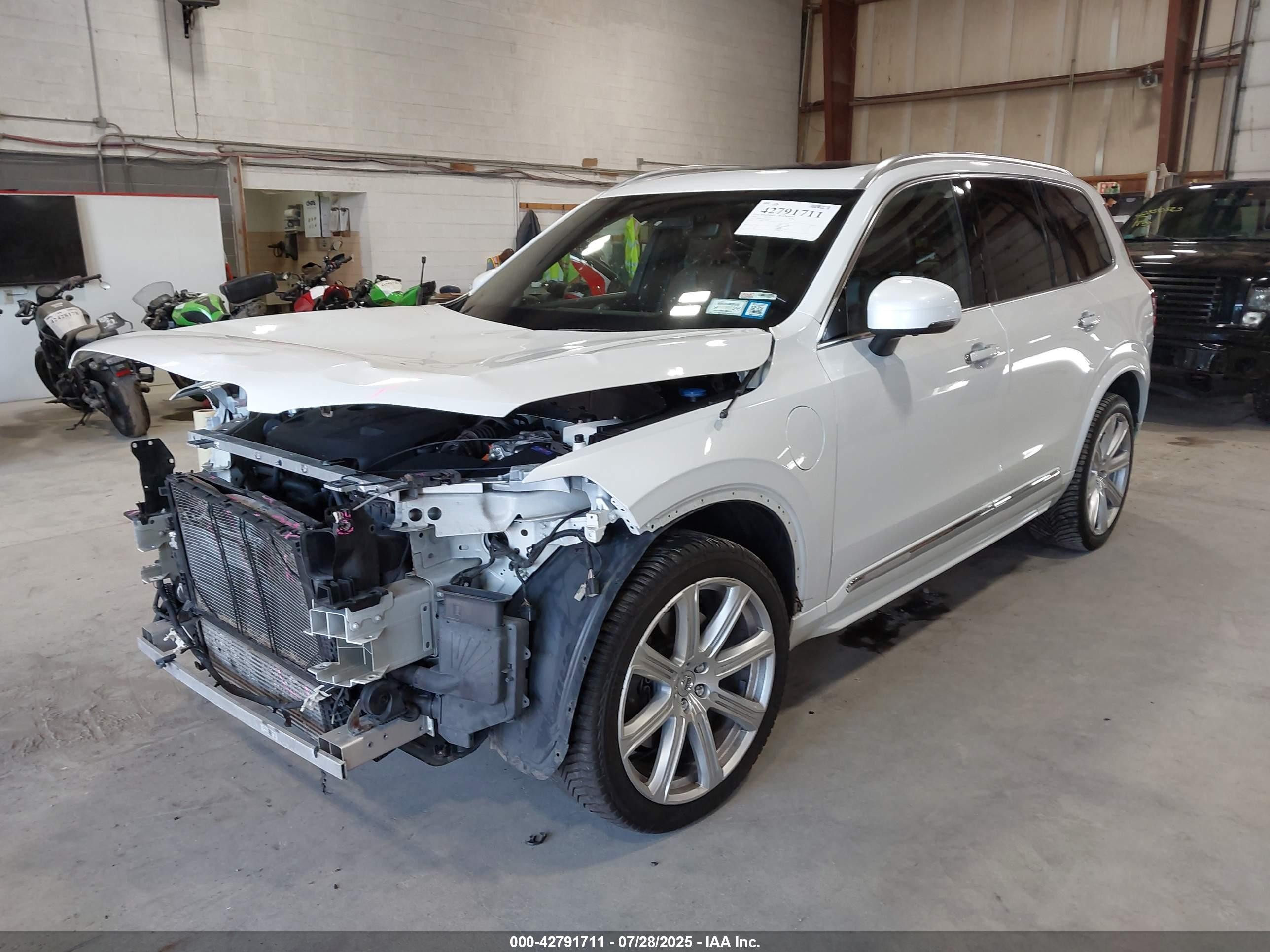 2018 Volvo Xc90 Hybrid T8 Inscription White vin: YV4BR0PLXJ1328310
