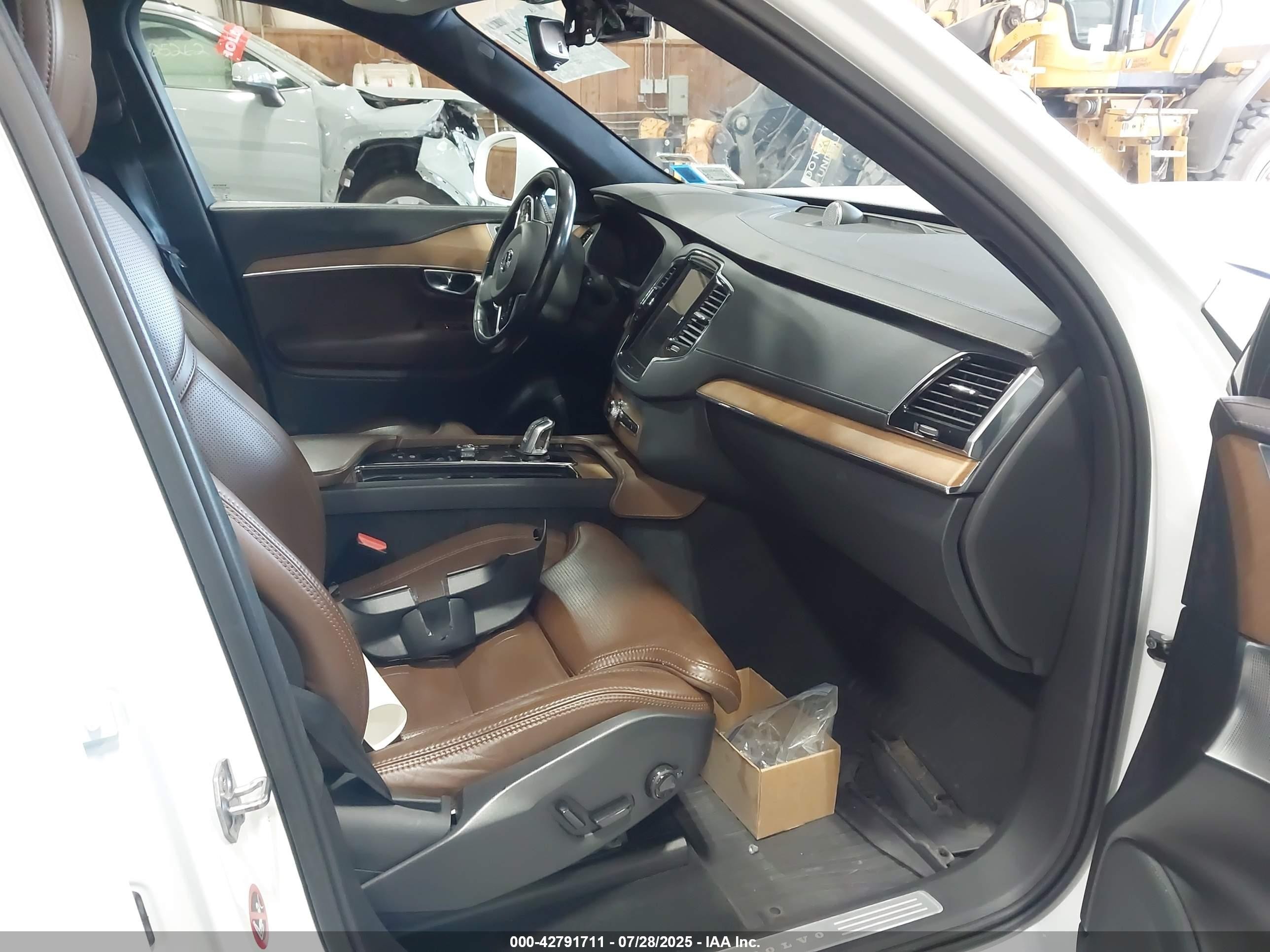 2018 Volvo Xc90 Hybrid T8 Inscription White vin: YV4BR0PLXJ1328310