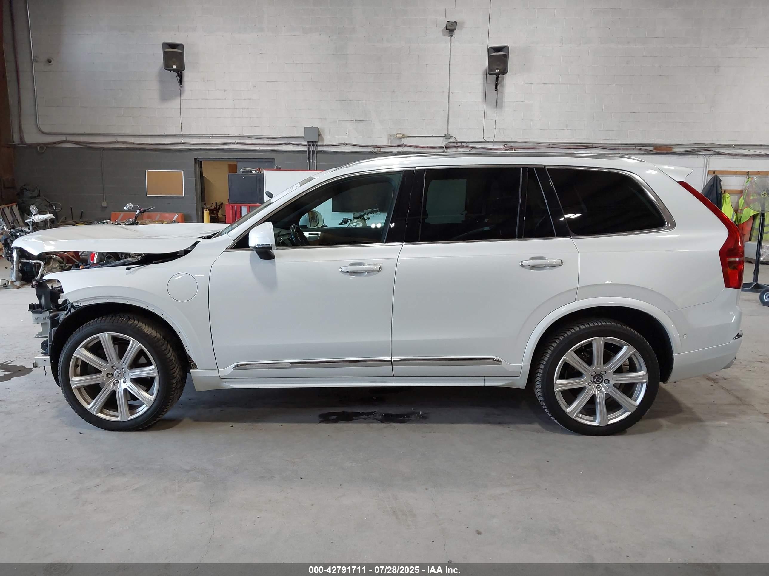 2018 Volvo Xc90 Hybrid T8 Inscription White vin: YV4BR0PLXJ1328310