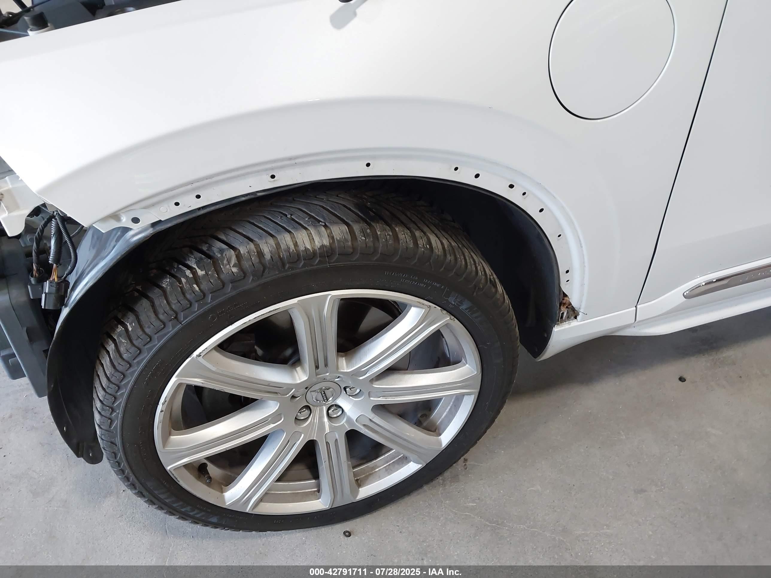 2018 Volvo Xc90 Hybrid T8 Inscription White vin: YV4BR0PLXJ1328310