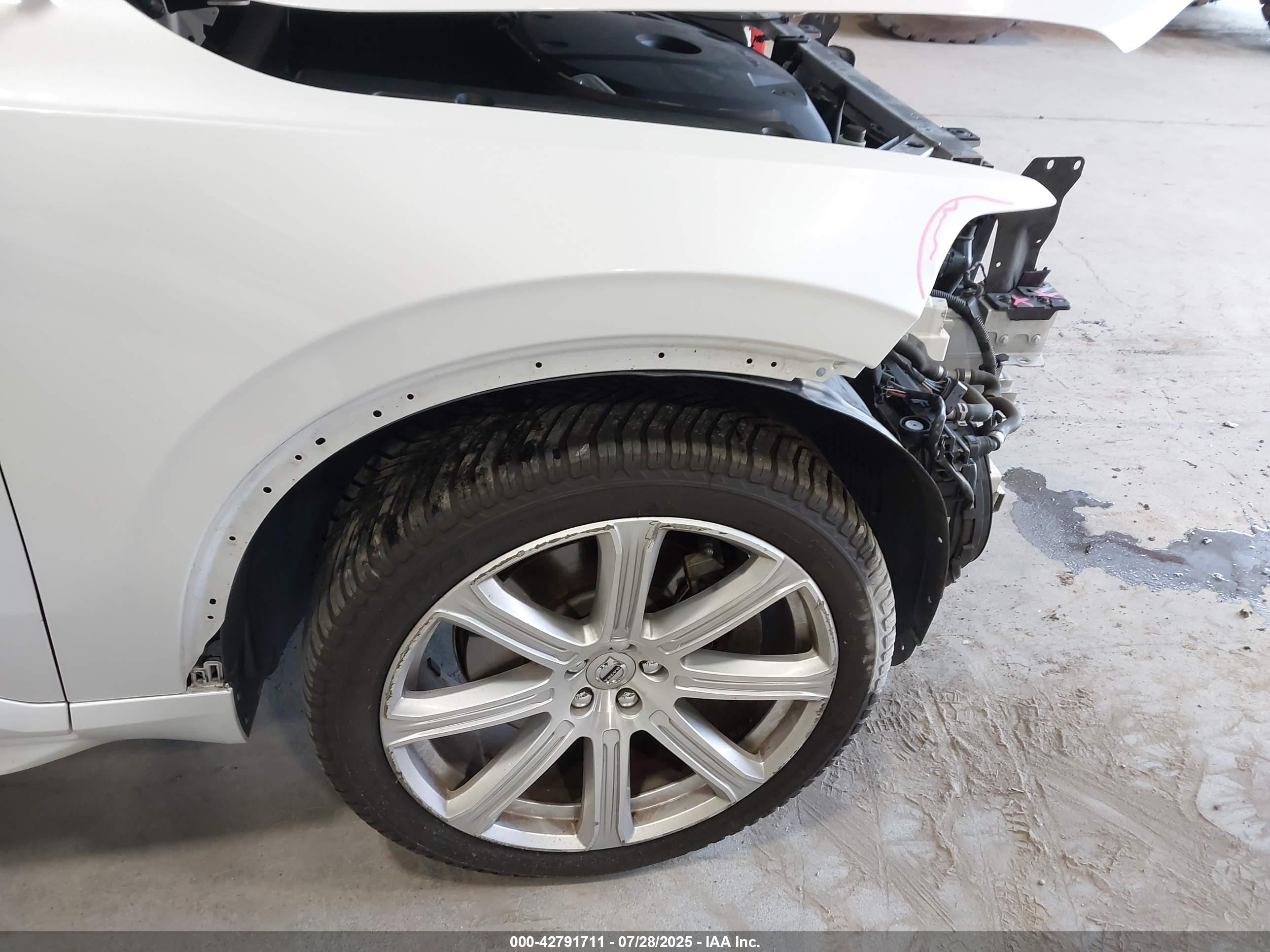 2018 Volvo Xc90 Hybrid T8 Inscription White vin: YV4BR0PLXJ1328310