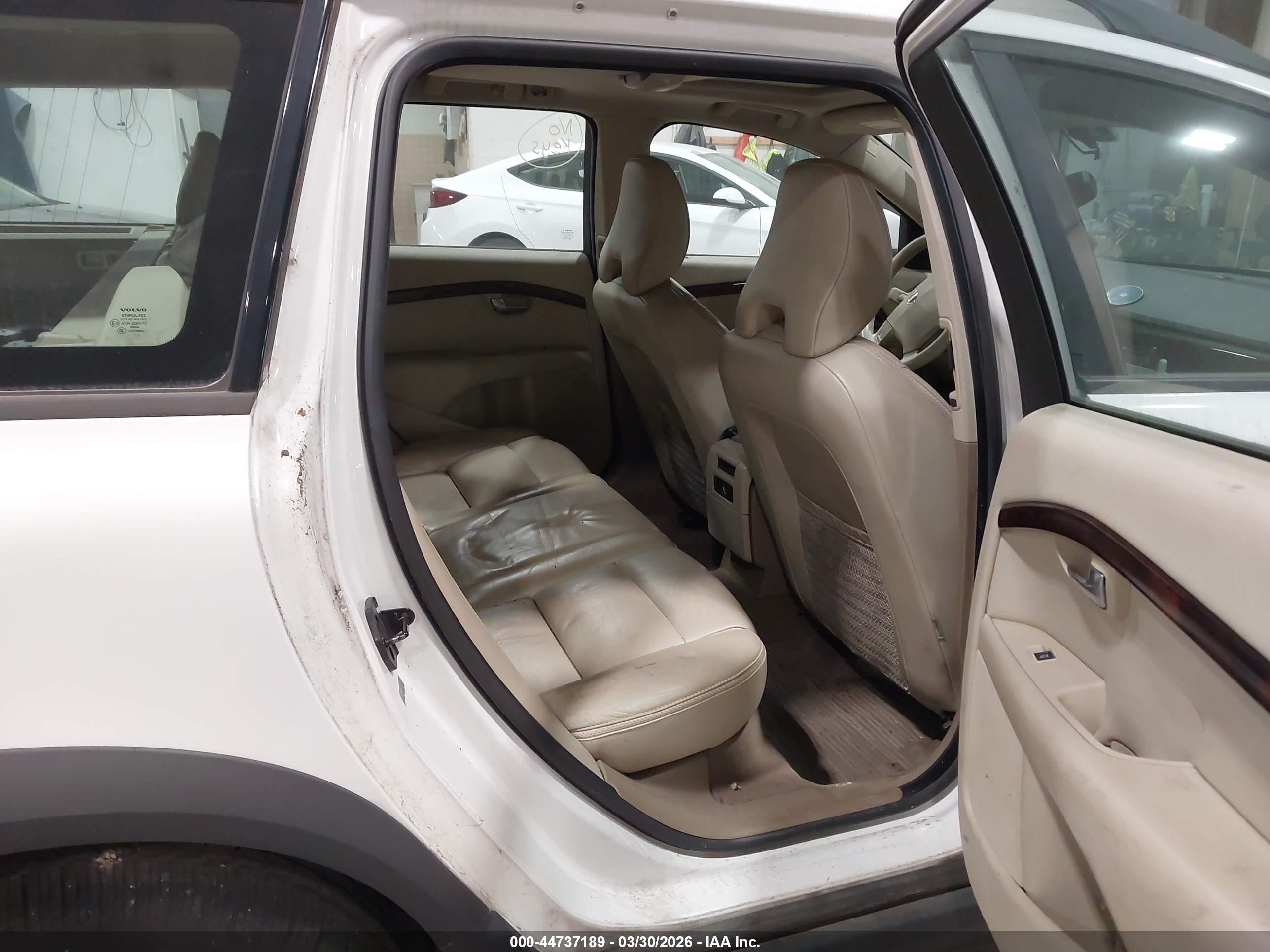 2008 Volvo Xc70 3.2 White vin: YV4BZ982481020120