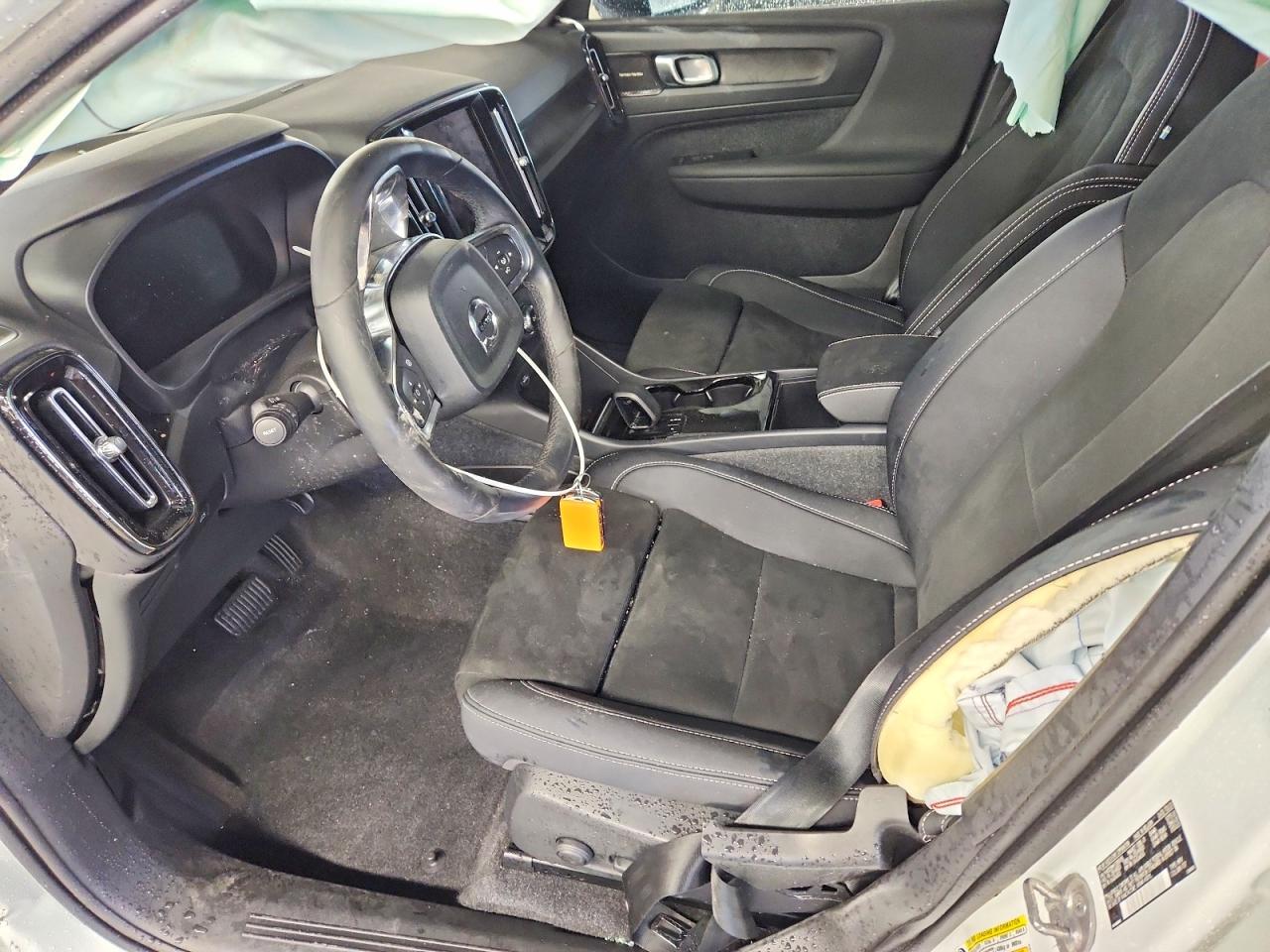 2023 Volvo C40 Recharge Ultimate White vin: YV4ED3GM4P2055695