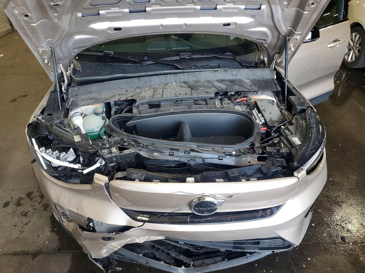 2023 Volvo Xc40 Recharge Plus Бежевый vin: YV4ED3UL3P2102839