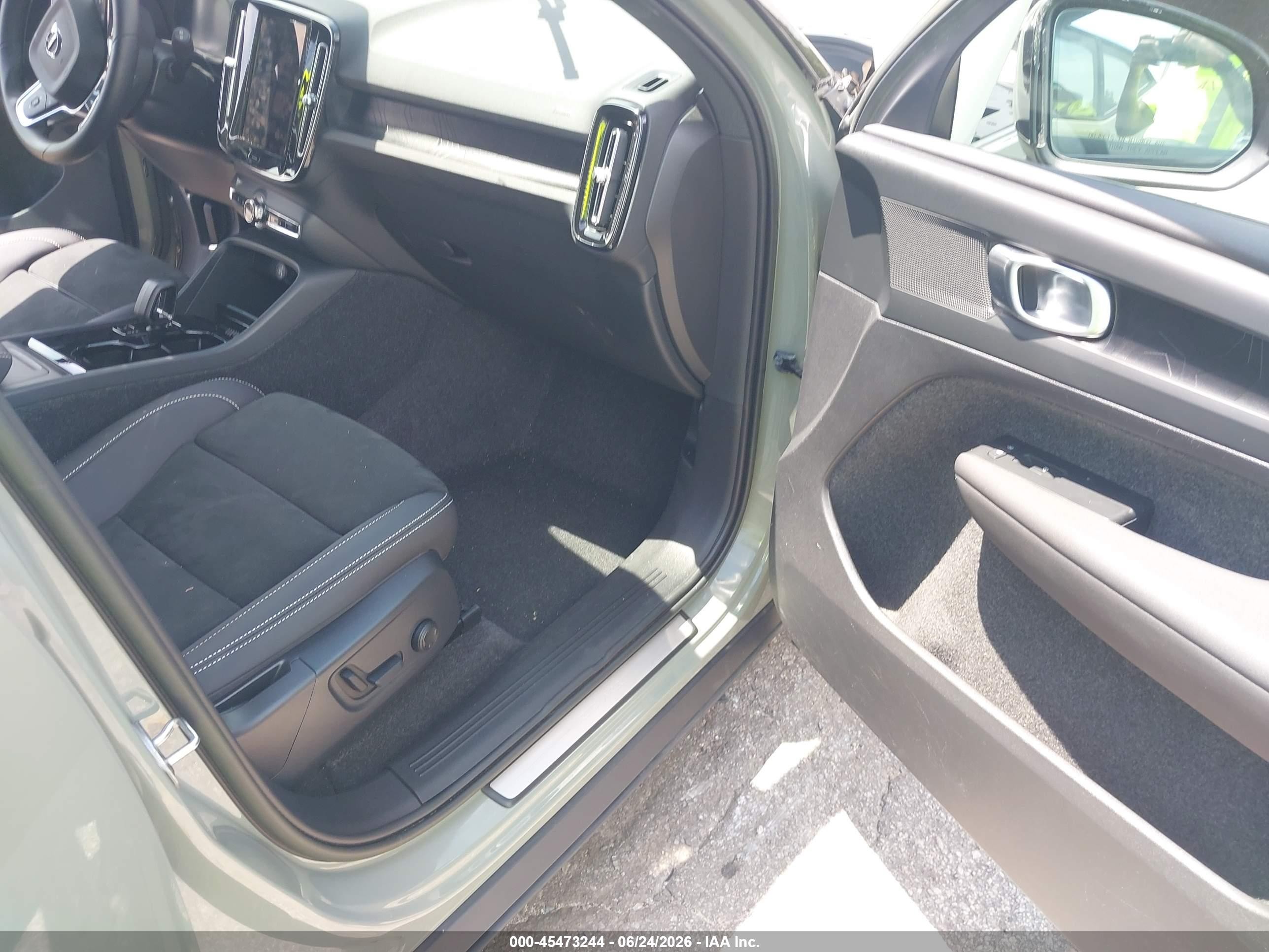 2023 Volvo Xc40 Recharge Pure Electric Twin Plus Gray vin: YV4ED3UW3P2963299