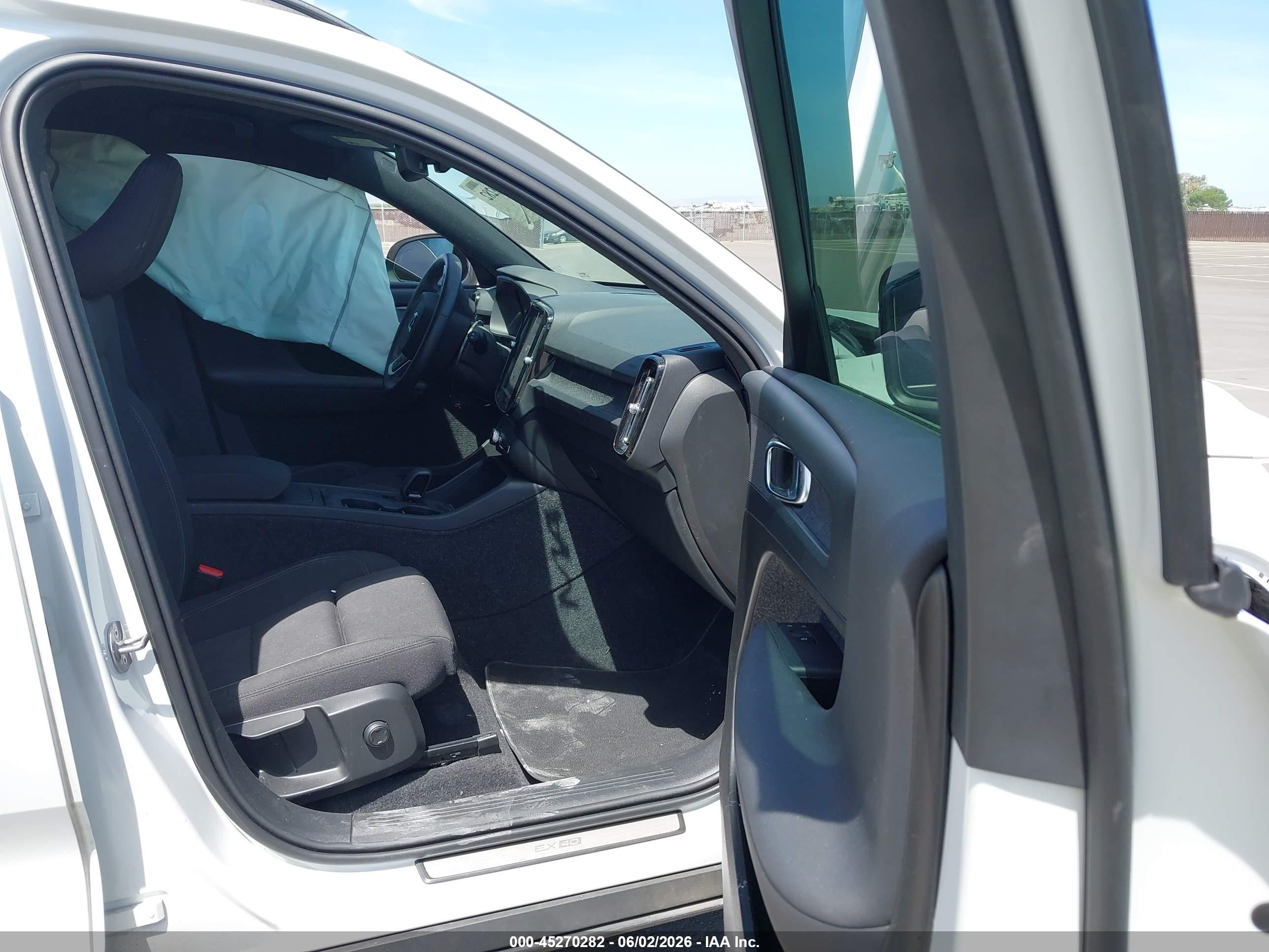 2025 Volvo Ex40 Core, Twin Motor, Fully Electric White vin: YV4ER3HJ1S2519850