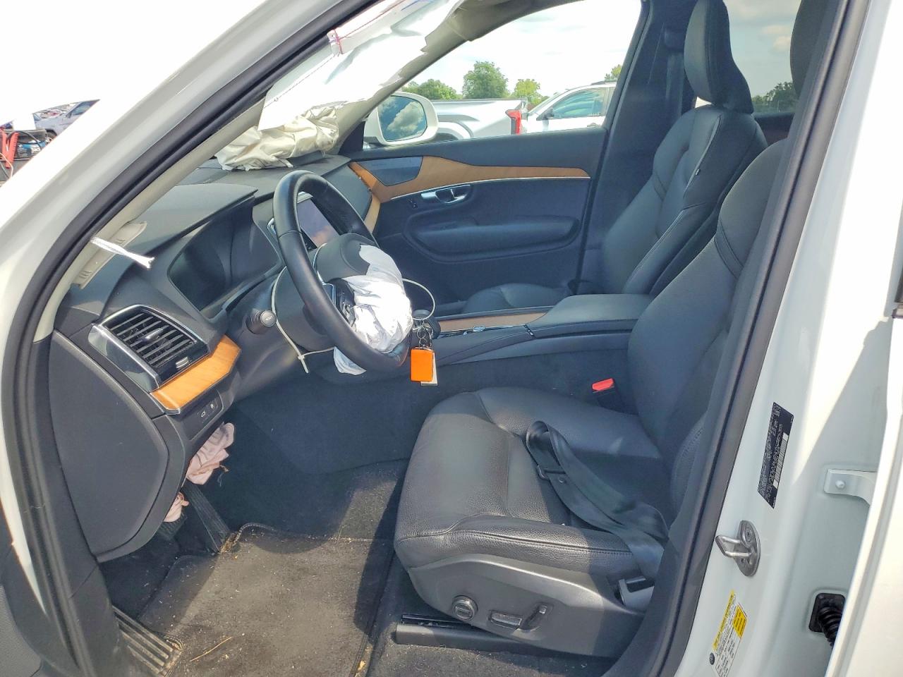 2024 Volvo Xc90 Plus White vin: YV4H60CE0R1258662