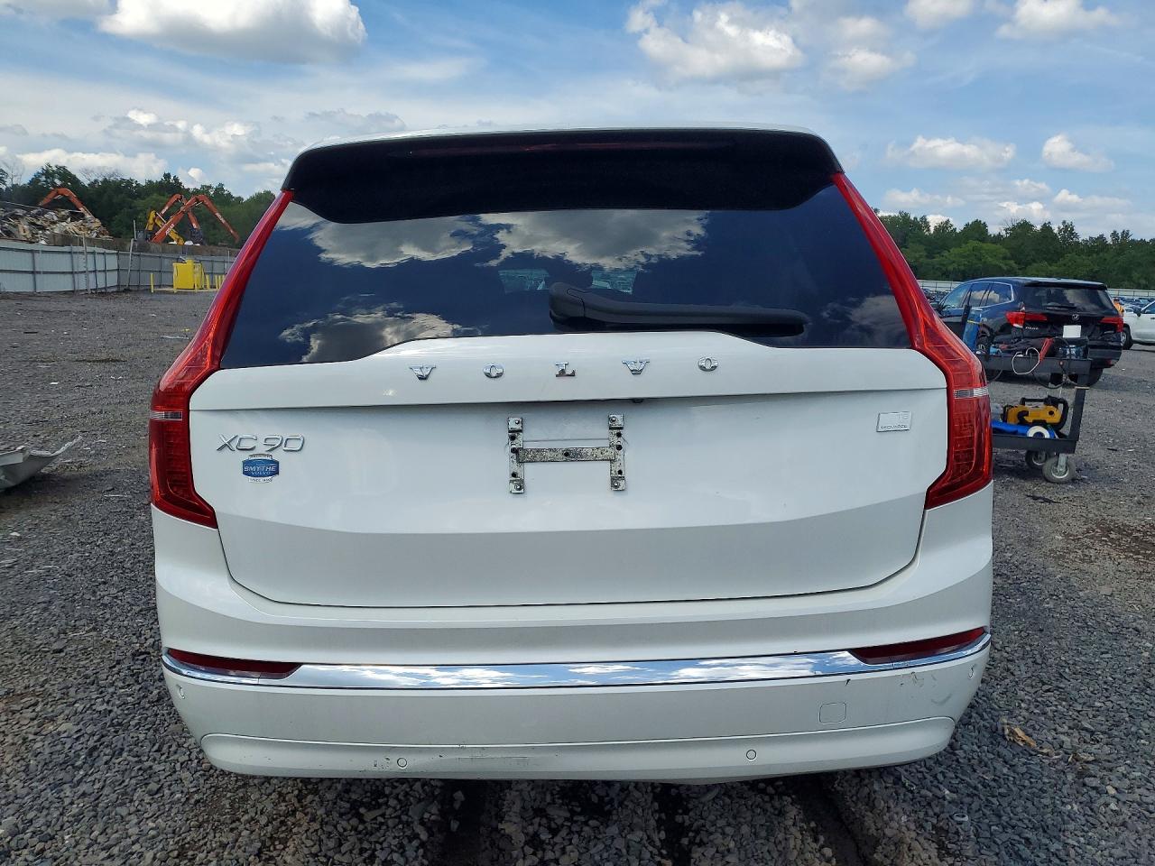 2024 Volvo Xc90 Plus White vin: YV4H60CE0R1258662