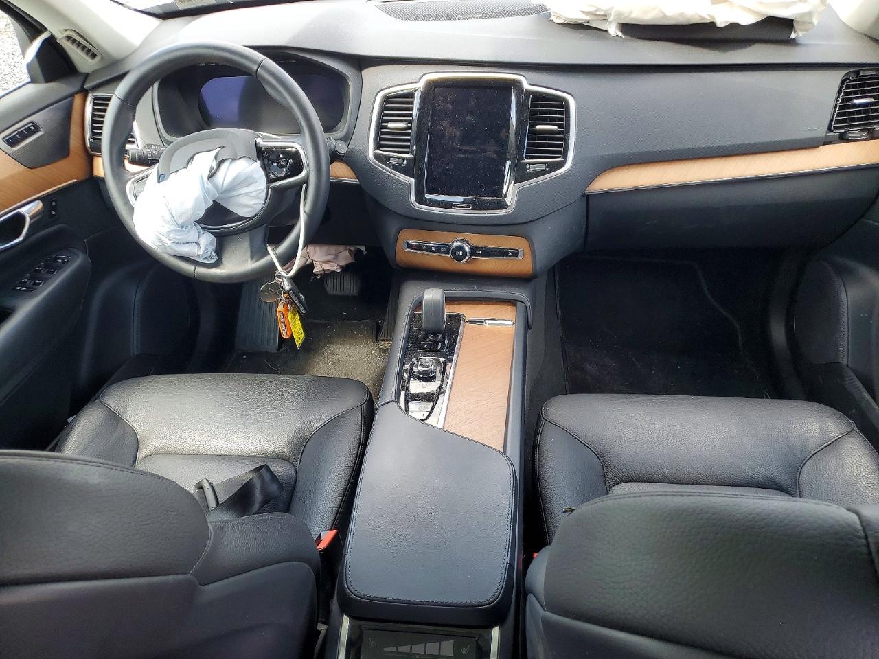 2024 Volvo Xc90 Plus White vin: YV4H60CE0R1258662