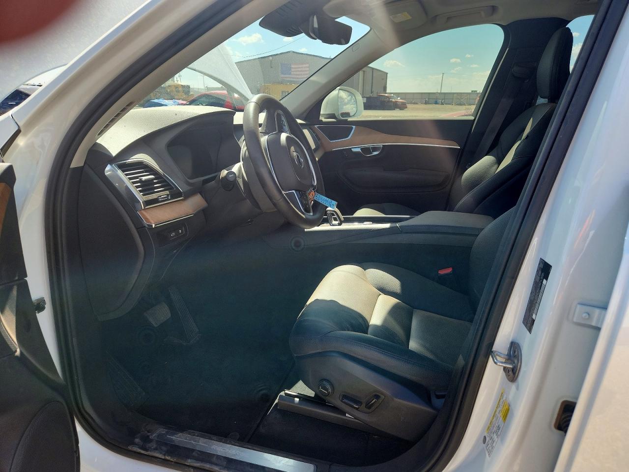 2024 Volvo Xc90 Plus White vin: YV4H60CE5R1201566