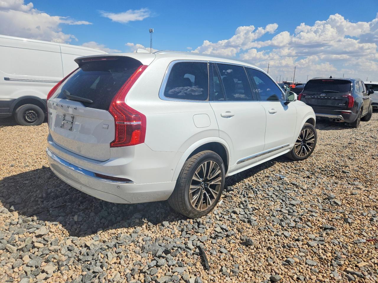 2024 Volvo Xc90 Plus White vin: YV4H60CE5R1201566