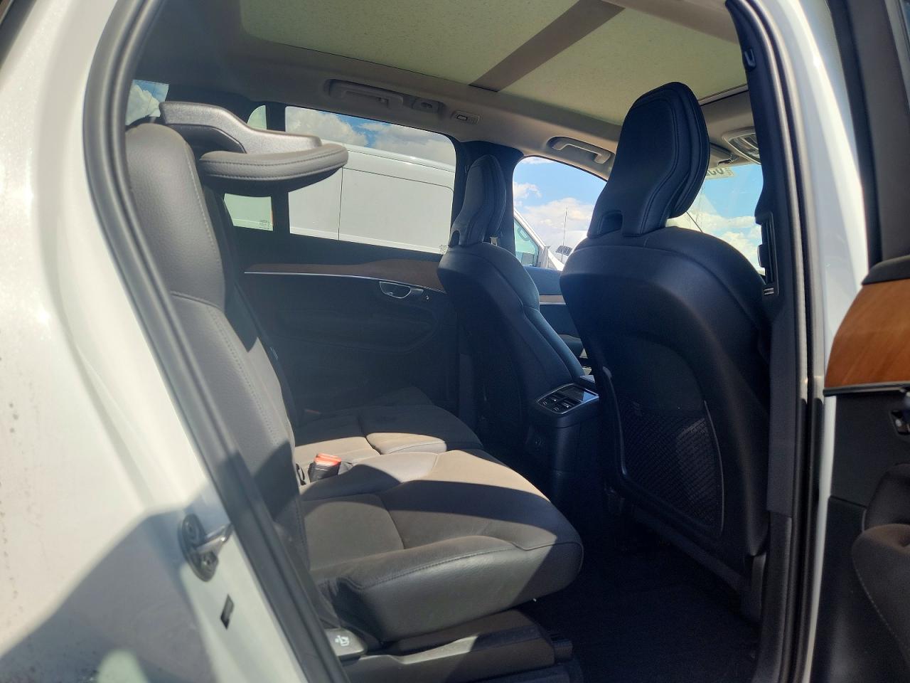 2024 Volvo Xc90 Plus White vin: YV4H60CE5R1201566