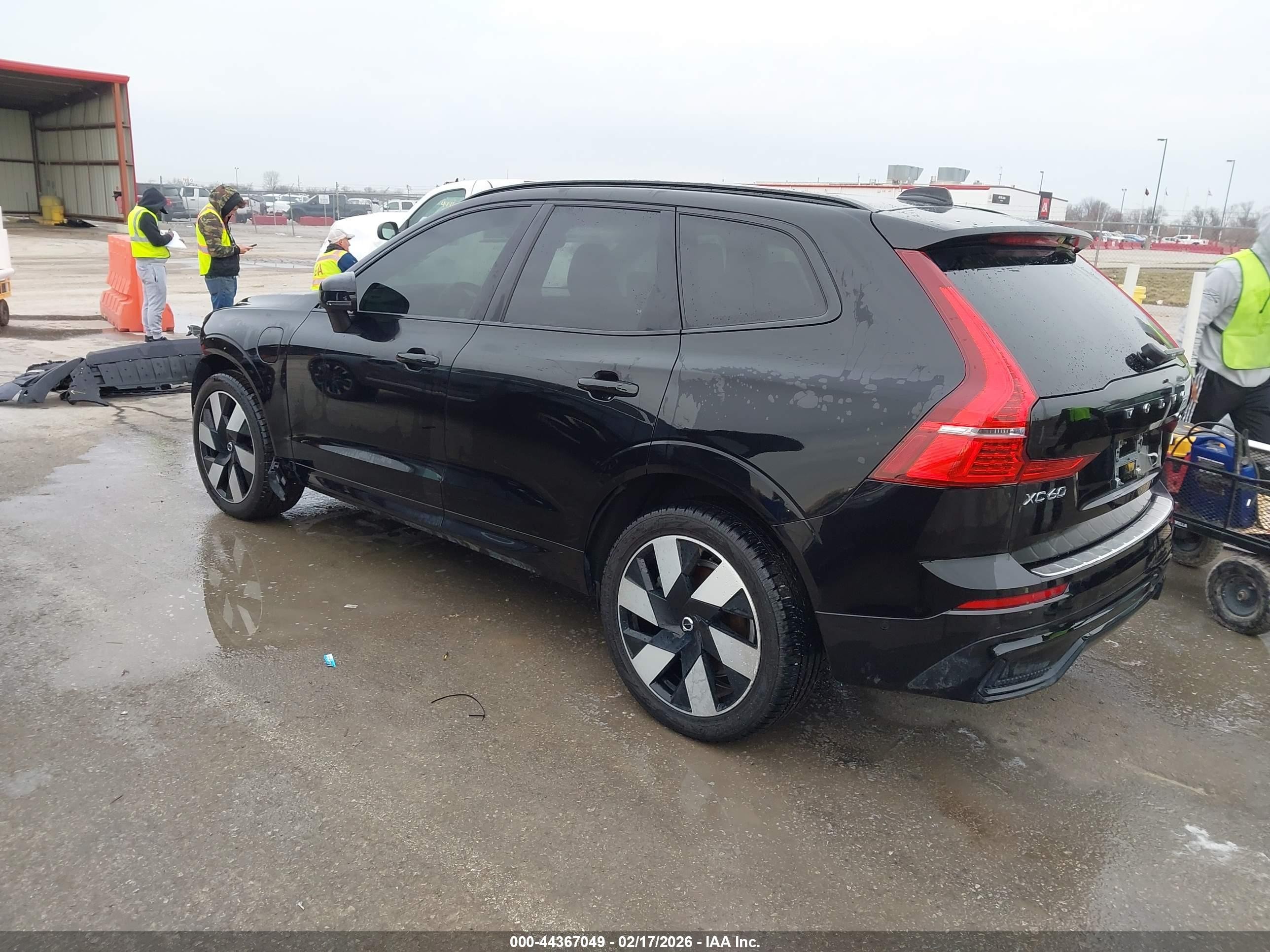 2024 Volvo Xc60 Recharge Plug-in Hybrid T8 Plus Dark Theme Black vin: YV4H60DL2R1782974
