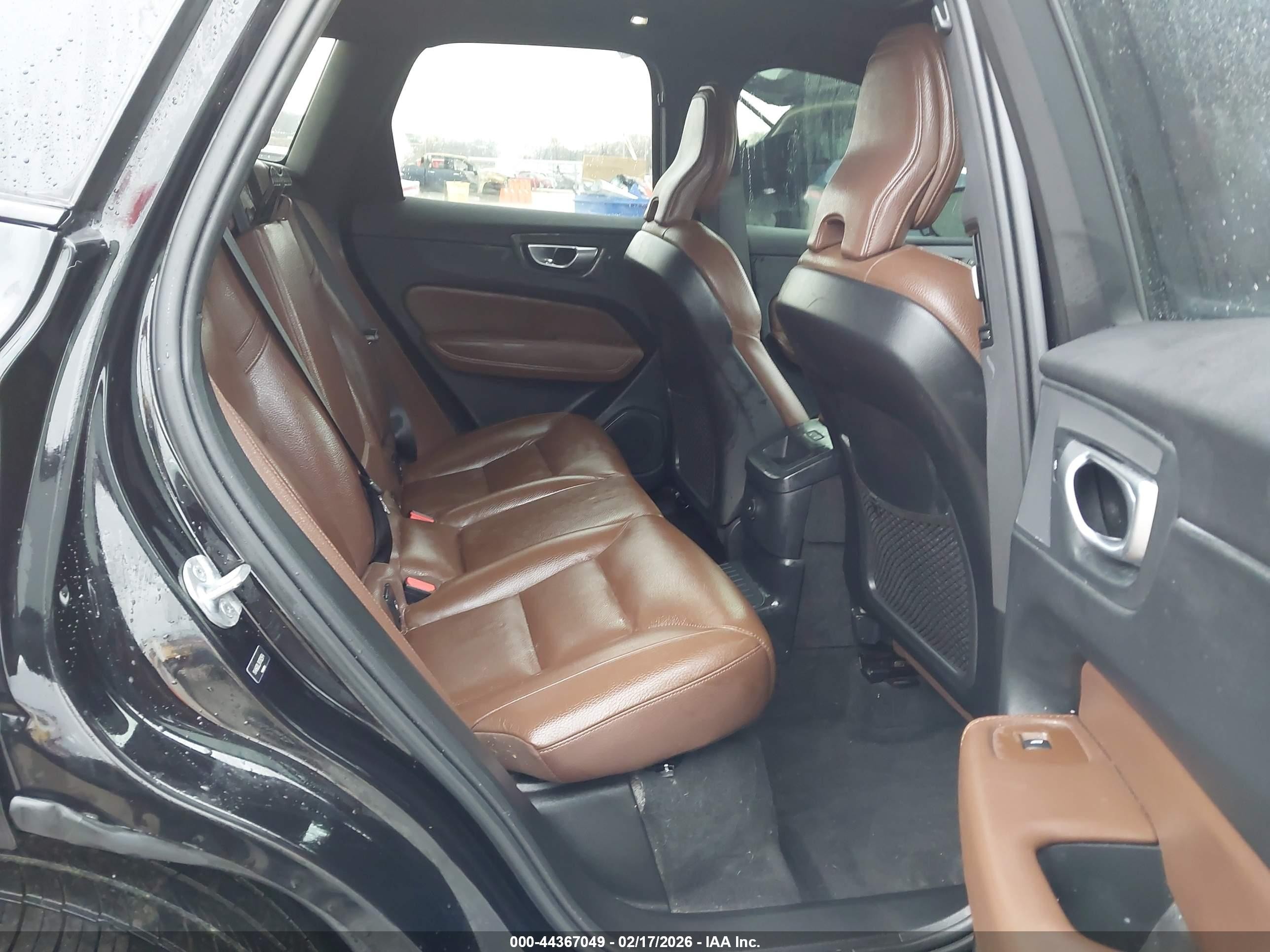 2024 Volvo Xc60 Recharge Plug-in Hybrid T8 Plus Dark Theme Black vin: YV4H60DL2R1782974