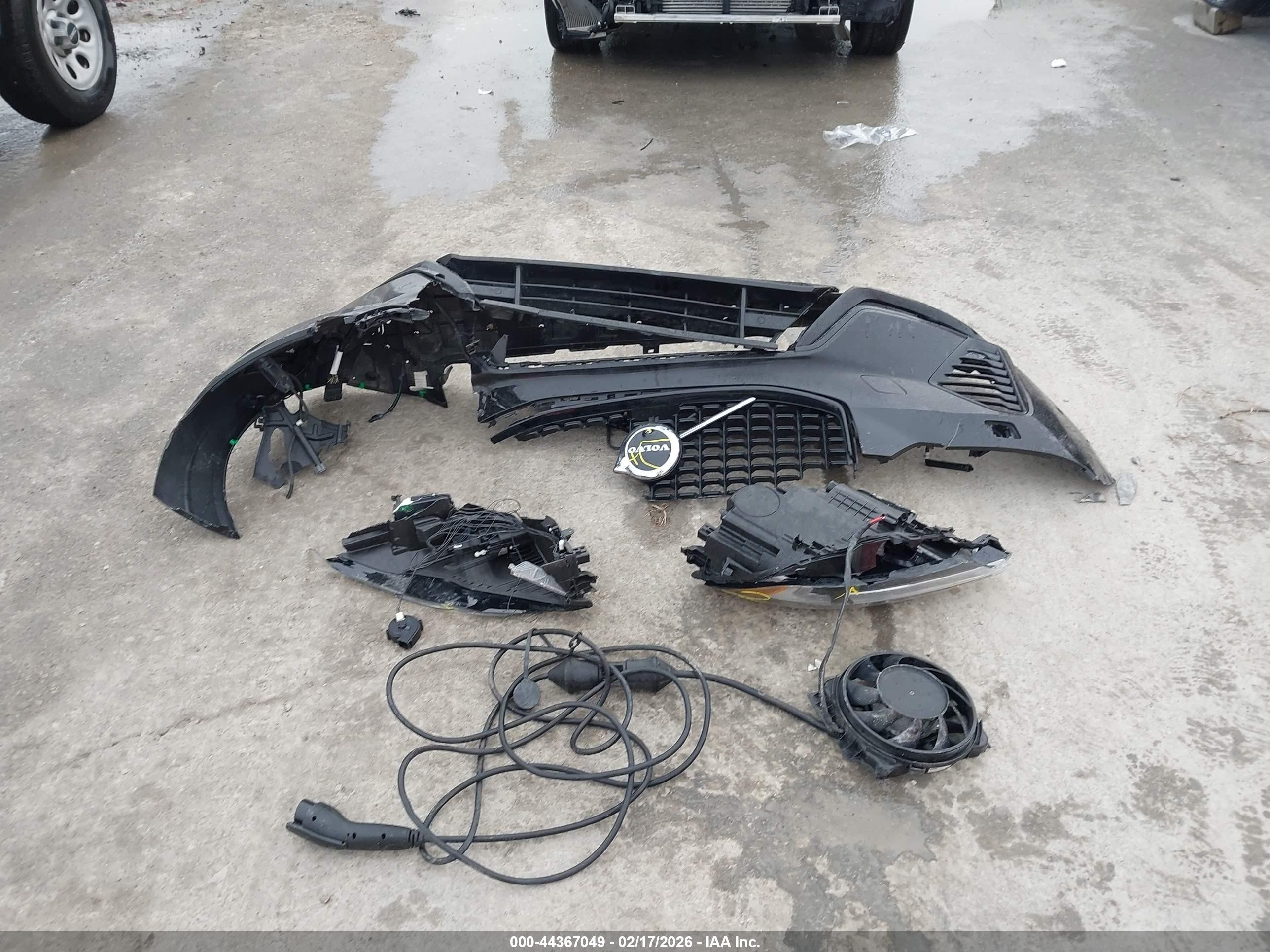 2024 Volvo Xc60 Recharge Plug-in Hybrid T8 Plus Dark Theme Black vin: YV4H60DL2R1782974