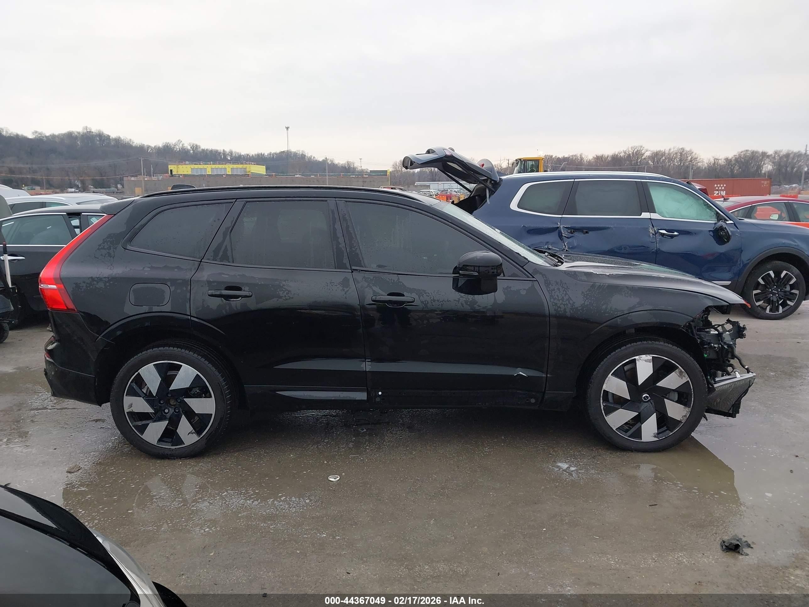 2024 Volvo Xc60 Recharge Plug-in Hybrid T8 Plus Dark Theme Black vin: YV4H60DL2R1782974