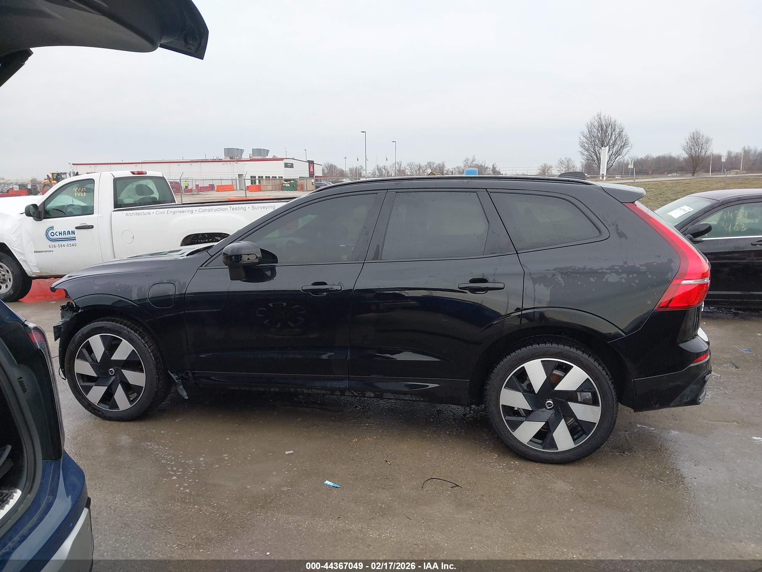 2024 Volvo Xc60 Recharge Plug-in Hybrid T8 Plus Dark Theme Black vin: YV4H60DL2R1782974