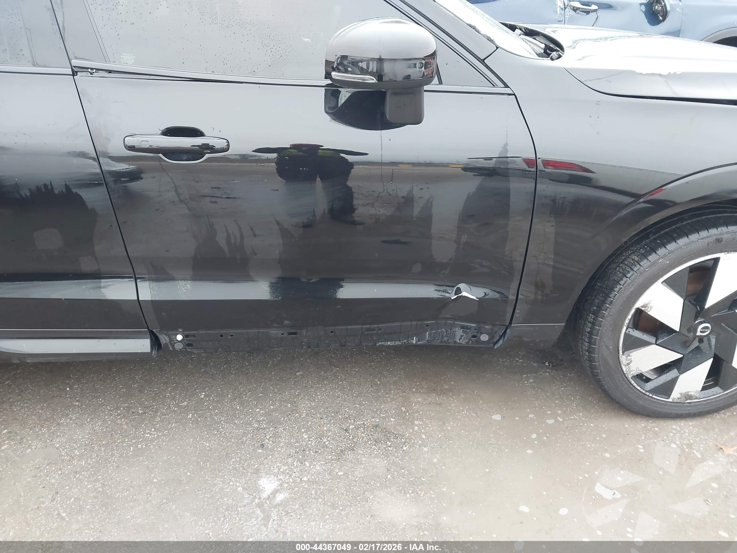 2024 Volvo Xc60 Recharge Plug-in Hybrid T8 Plus Dark Theme Black vin: YV4H60DL2R1782974
