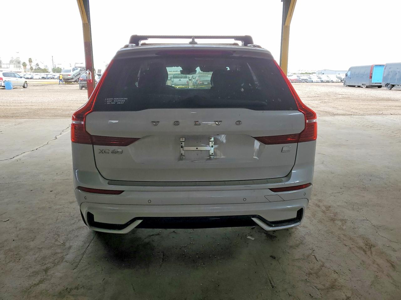 2024 Volvo Xc60 Plus White vin: YV4H60DL2R1878118