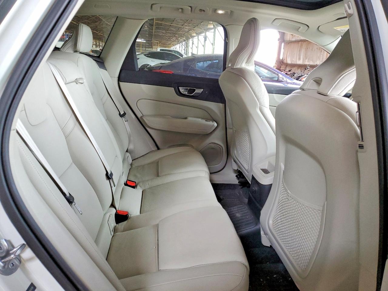 2024 Volvo Xc60 Plus White vin: YV4H60DL2R1878118